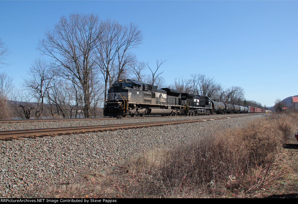 NS 4404 with an un-numbered unit lead 35A through Cove PA